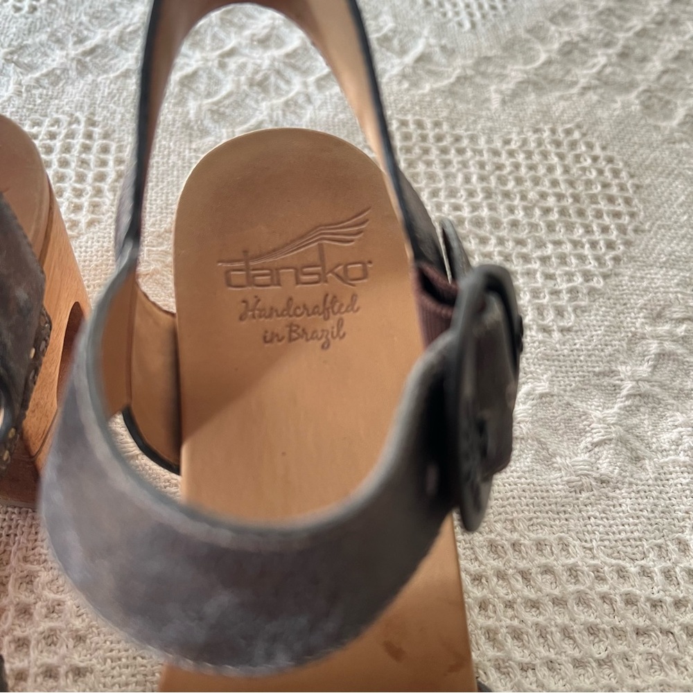 Dansko Odele Metallic Wood Block Heel Sandal Buckle Strap Adjustable Size 39 - Picture 9 of 15